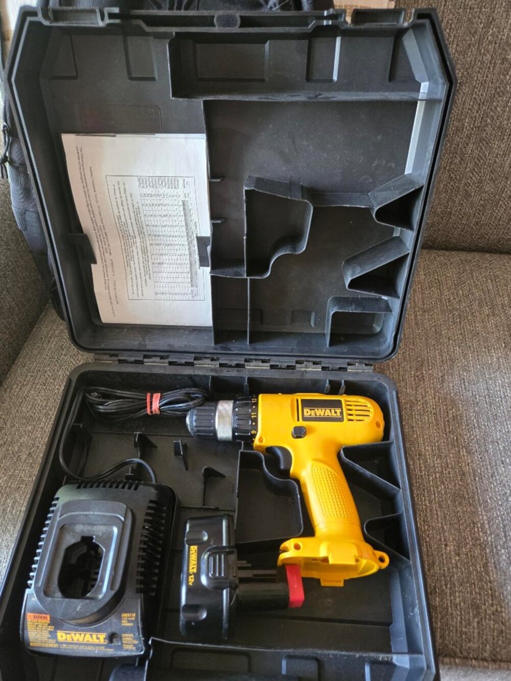 Used DeWalt DW927 3/8" (10 mm) VSR Cordless Drill Kit w/case